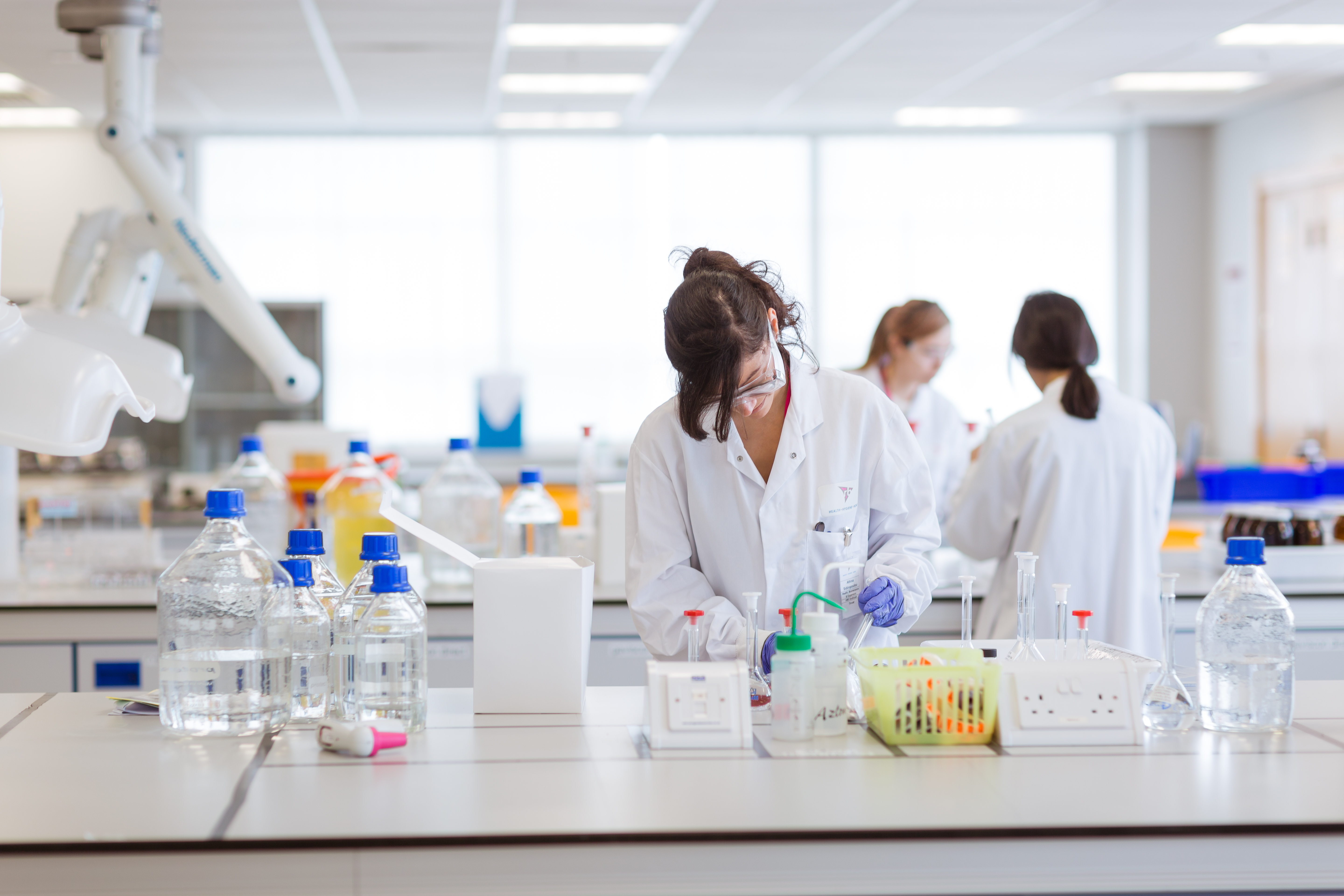 RB laboratorium s pracovníky